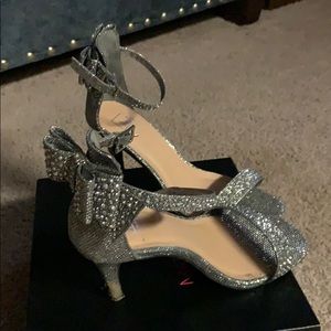 Rhinestone bow sandals
